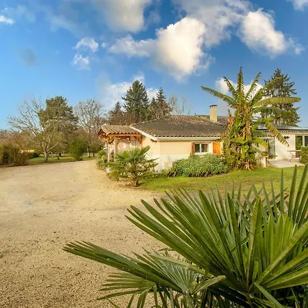 Les Pouges Holiday home Saint-Avit-Saint-Nazaire