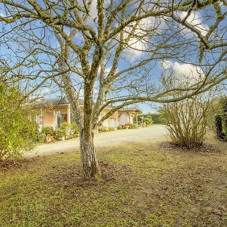 Les Pouges Holiday home